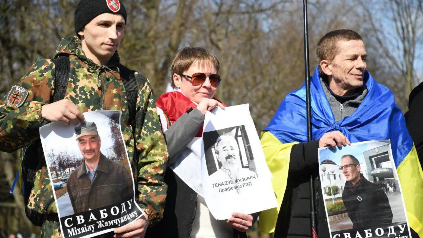 На акцыі ў Мінску патрабавалі вызваліць палітвязняў (фота)