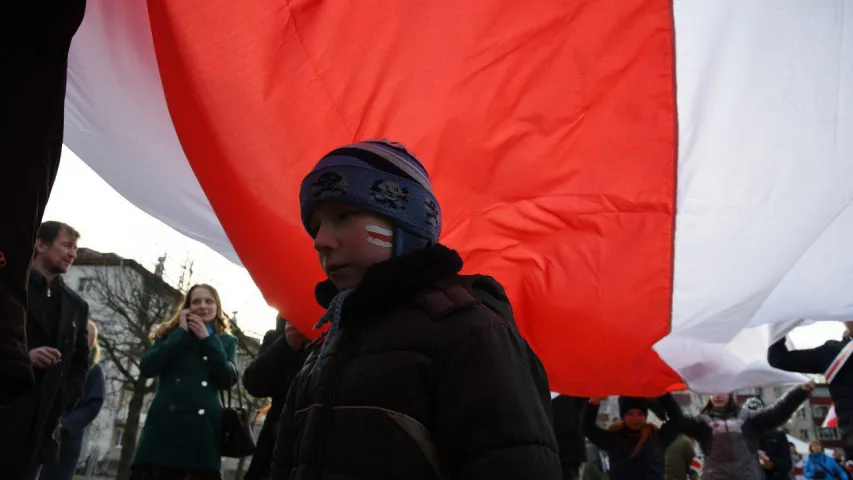 Падчас песні "Маё пакаленне" гледачы разгарнулі вялізны бел-чырвона-белы сцяг 