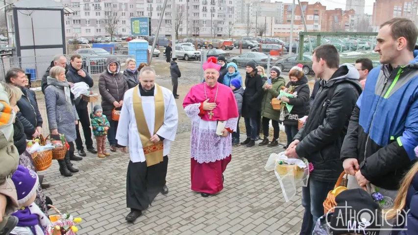 Каталіцкія біскупы дабраславілі велікодныя стравы (фота)