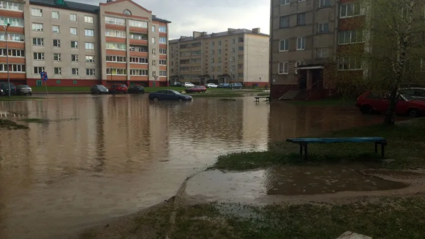 Фотафакт: у Навагрудку за гадзіну выпала амаль дэкадная норма ападкаў