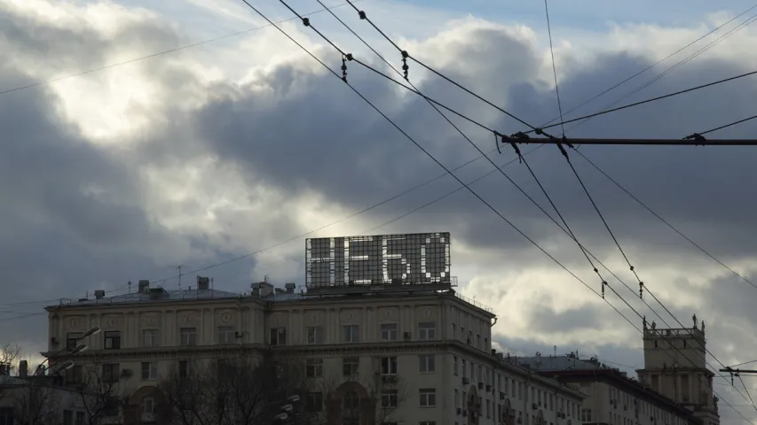 Вулічны мастак Ino пакуль не прыедзе ў Мінск дамалёўваць "Чалавека без твару"