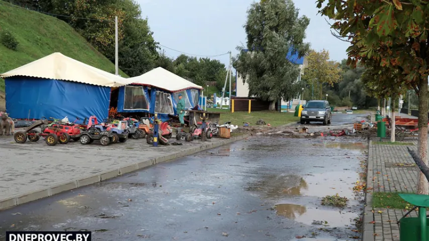 Залева ў Рэчыцы змыла гандлёвы павільён на набярэжнай і затапіла рынак