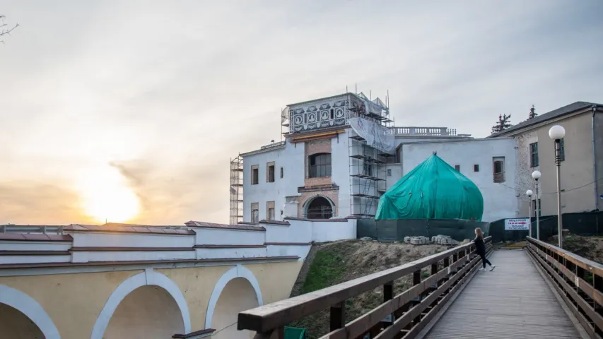 У Гродне ўсталявалі купал над уязной вежай Cтарога замка