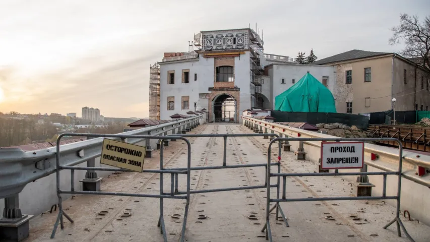 У Гродне ўсталявалі купал над уязной вежай Cтарога замка