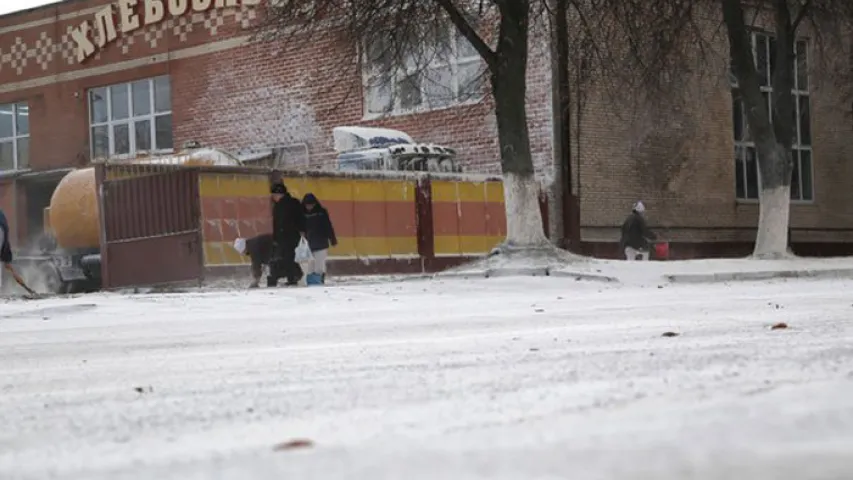 У Салігорску вуліцу засыпала мукой (фота)