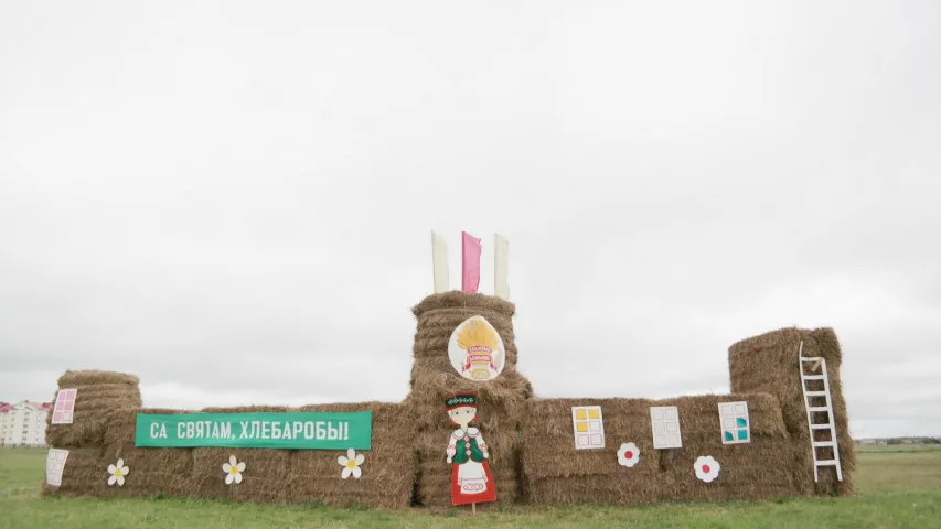 Залатыя людзі і конь з бульбы. Як Мядзел прымае абласныя "Дажынкі" (шмат фота)