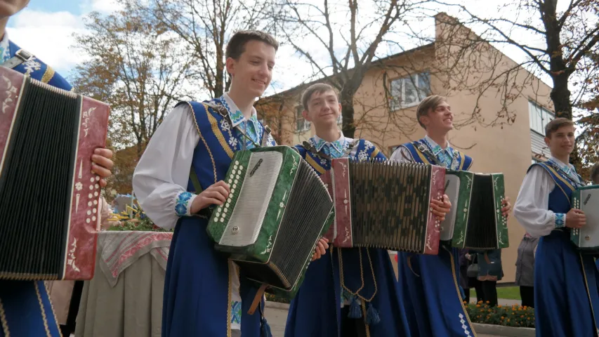 Залатыя людзі і конь з бульбы. Як Мядзел прымае абласныя "Дажынкі" (шмат фота)