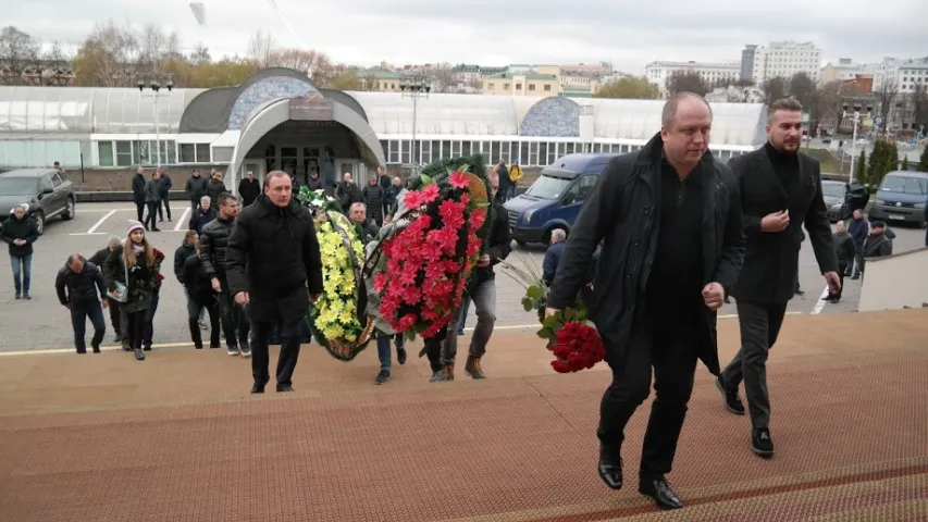 У Мінску развіталіся з футбольным трэнерам Уладзімірам Жураўлём (фота)