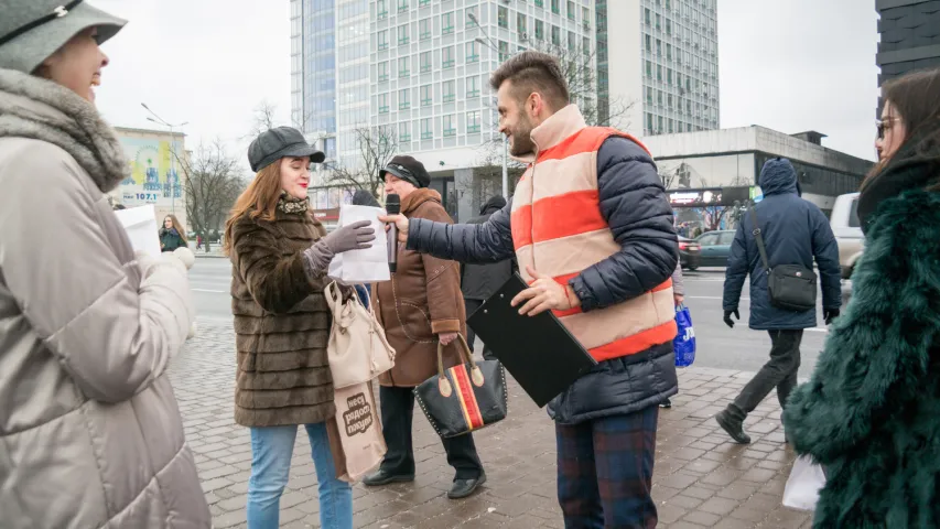 У цэнтры Мінска раздаюць мандарыны (фота)