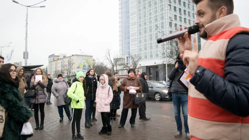 У цэнтры Мінска раздаюць мандарыны (фота)