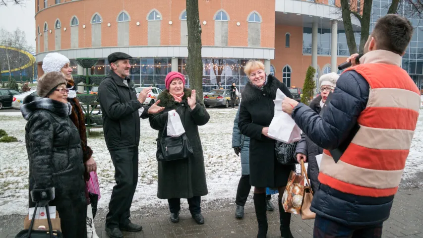 У цэнтры Мінска раздаюць мандарыны (фота)