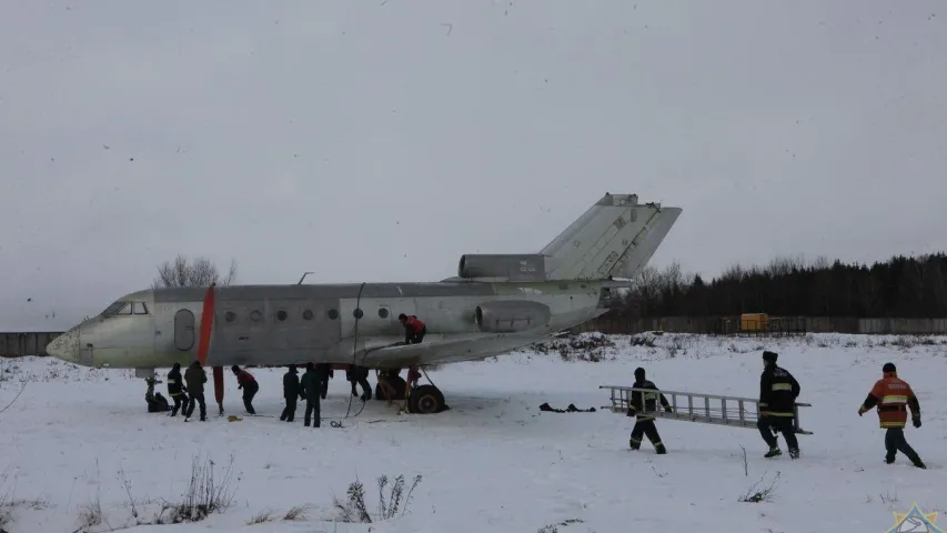 Верталёт МНС нёс над Мінскам фюзеляж самалёта Як-40 (фота, відэа)