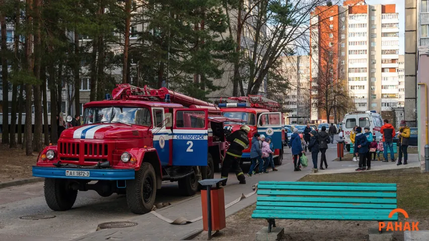 У светлагорскай кватэры загарэўся гіраскутар, пастаўлены на зарадку (фота)