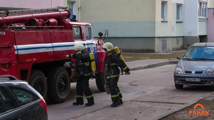 У светлагорскай кватэры загарэўся гіраскутар, пастаўлены на зарадку (фота)