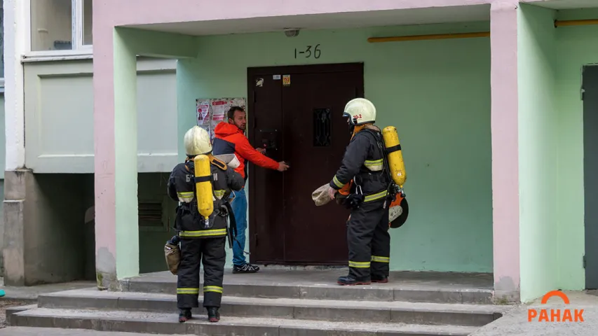 У светлагорскай кватэры загарэўся гіраскутар, пастаўлены на зарадку (фота)