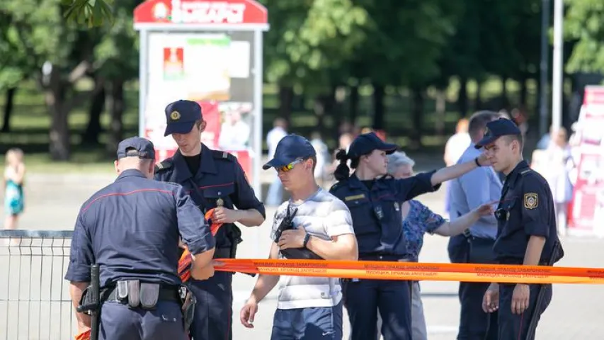 Міліцыя ачапіла Кіеўскі сквер перад прыездам Святланы Ціханоўскай