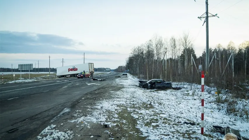 Пад Светлагорскам сутыкнуліся “Аудзі” і фура з турэцкімі нумарамі (фота)