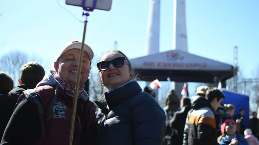 Светлыя твары, шчырыя ўсмешкі: фотарэпартаж з Дня Волі ў Гродне