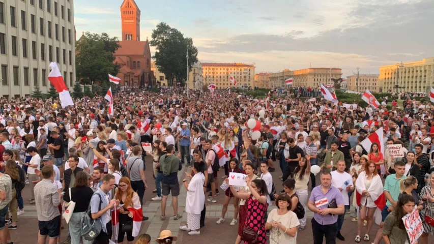 На плошчы Незалежнасці ў Мінску зноў прайшоў шматтысячны мітынг