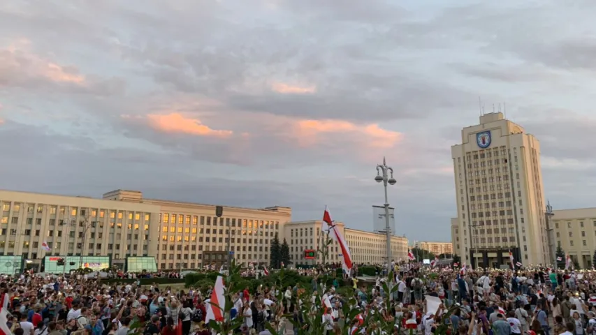 На плошчы Незалежнасці ў Мінску зноў прайшоў шматтысячны мітынг