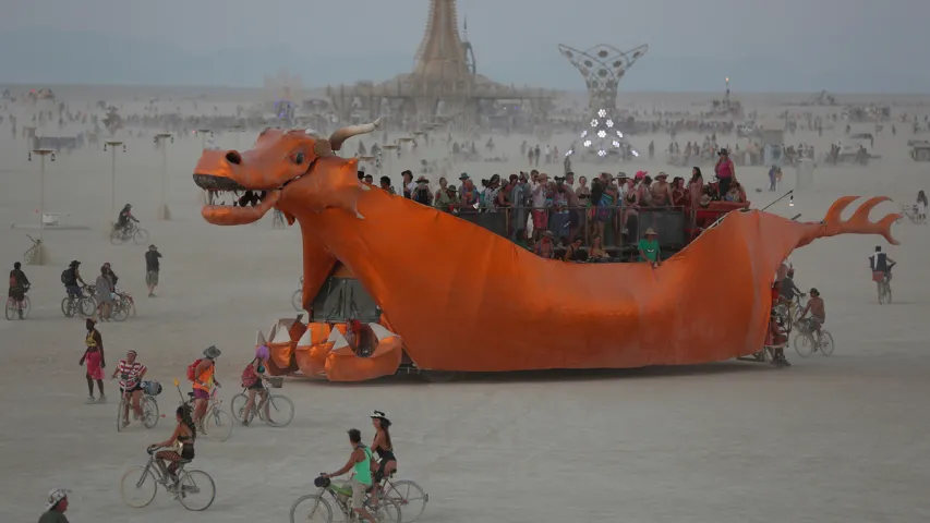 Белоруска стала одной из самых модных на Burning Man 2017