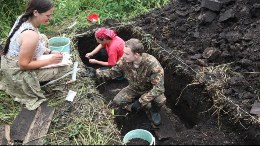 Археолагі знайшлі ў Віцебскай вобласці лыжку, якой 4 тысячы гадоў