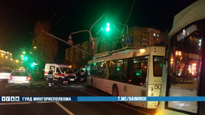 У Мінску тралейбус наехаў на слуп, пацярпелі пасажыры