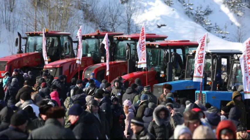 У Смаргонскім раёне зладзілі “трактарны біятлон”