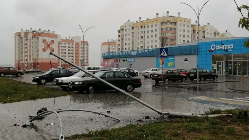 У Гродне мужчына на Peugeot атакаваў аўтамабілі і асвятляльныя мачты