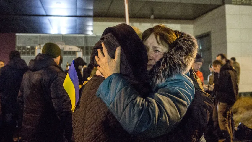 Як ва Украіне сустракалі вызваленых з палону (фотарэпартаж) 