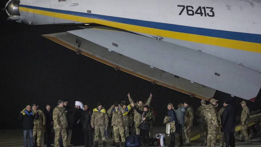 Як ва Украіне сустракалі вызваленых з палону (фотарэпартаж) 