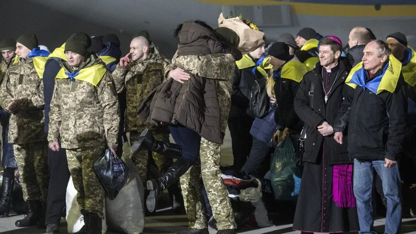 Як ва Украіне сустракалі вызваленых з палону (фотарэпартаж) 