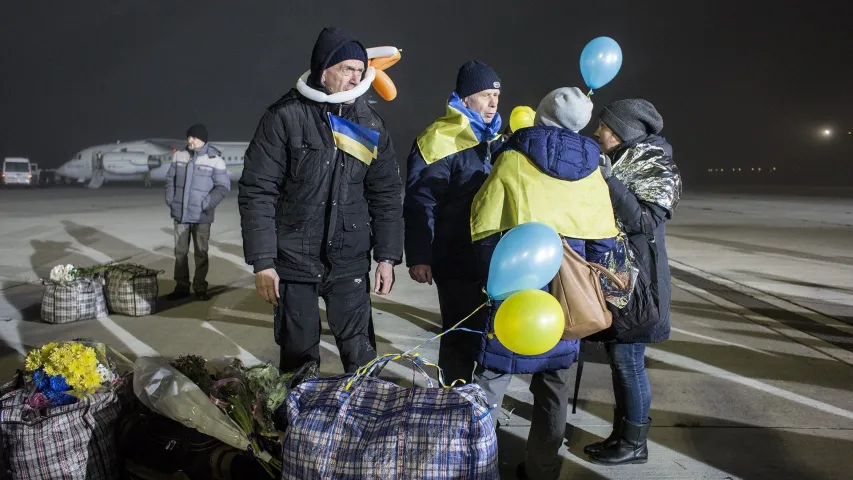 Як ва Украіне сустракалі вызваленых з палону (фотарэпартаж) 