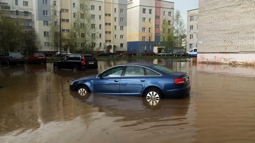 Фотафакт: у Навагрудку за гадзіну выпала амаль дэкадная норма ападкаў