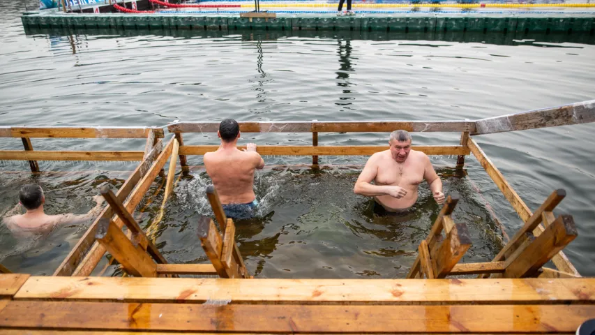 Вадохрышча без палонкі: як мінчукі акуналіся ў купель (фота)