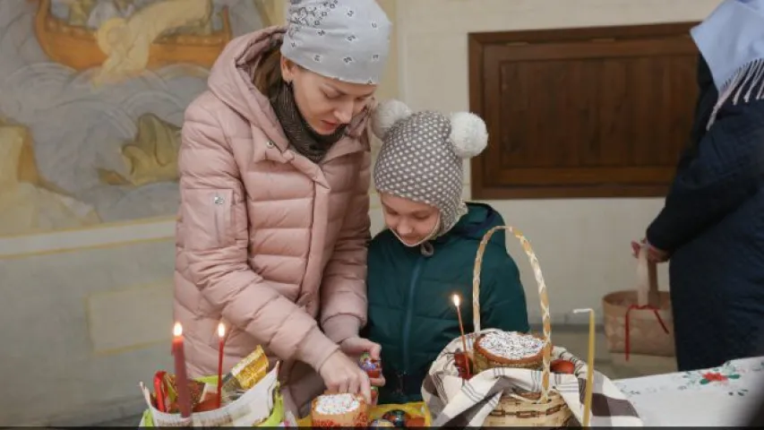 У праваслаўных храмах ідзе асвячэнне велікодных страваў