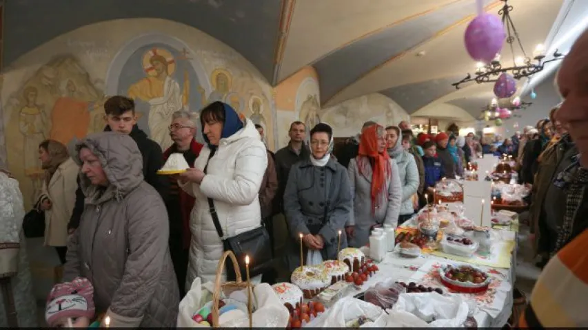 У праваслаўных храмах ідзе асвячэнне велікодных страваў