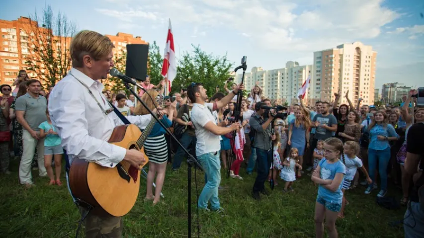 На канцэрт Лявона Вольскага ў Сухараве прыйшло 1500 чалавек (фотарэпартаж)