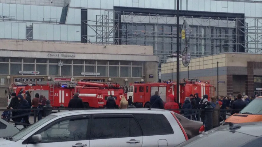 Выбух у метро Санкт-Пецярбурга: фота і відэа з месца здарэння