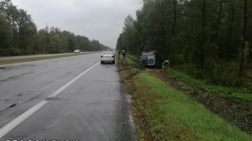 У Рэчыцкім раёне перакуліўся Mercedes з бульбай (фота)