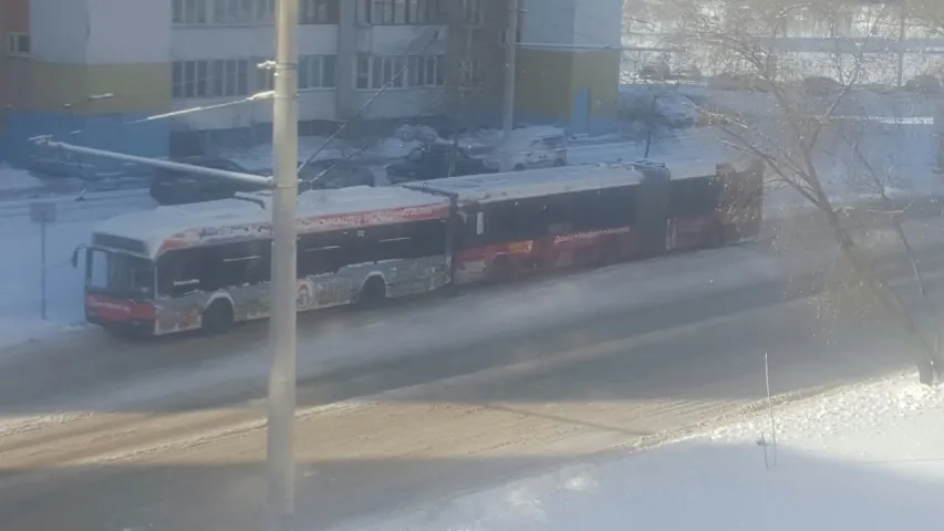 У Гомелі на прыпынку сутыкнуліся аўтобус і тралейбус, ёсць пацярпелыя (фота)