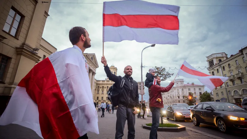 Акцыя “Праспект нацыянальнага сцяга” — у фотарэпартажы Еўрарадыё