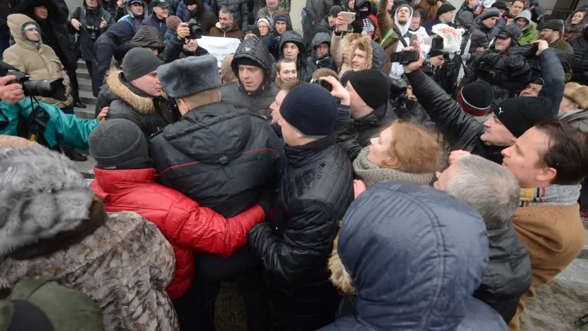 Як прадпрымальнікаў выціскалі з плошчы камунальнікі з шуфлямі