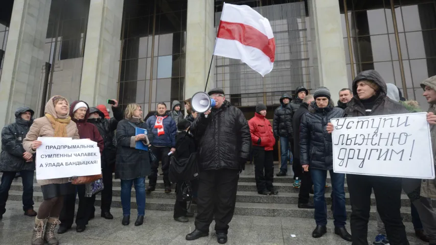 Як прадпрымальнікаў выціскалі з плошчы камунальнікі з шуфлямі