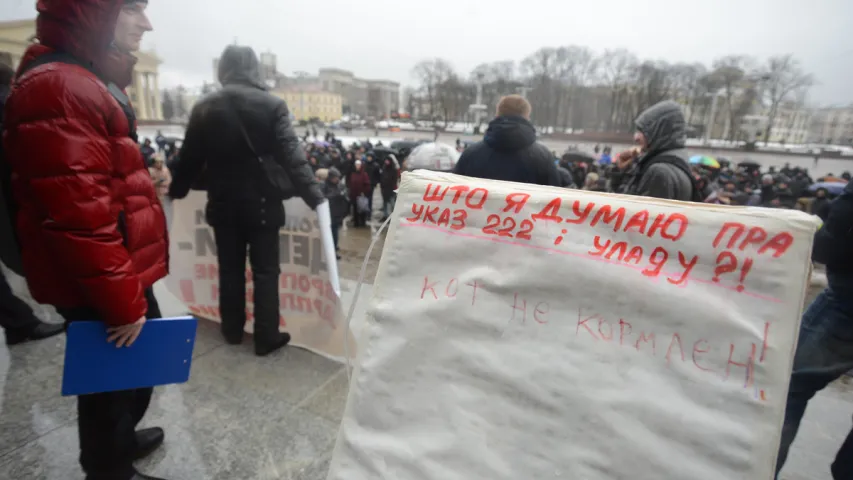 Як прадпрымальнікаў выціскалі з плошчы камунальнікі з шуфлямі