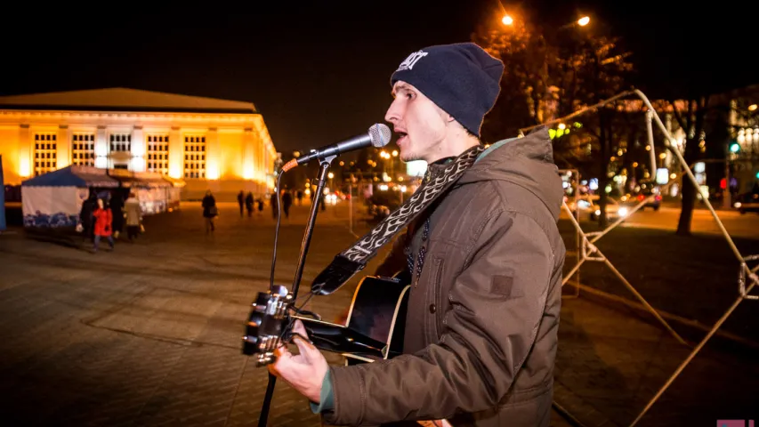 Вулічны музыка, які спяваў з Тайлерам, за выступ у Мінску зарабіў 20 долараў