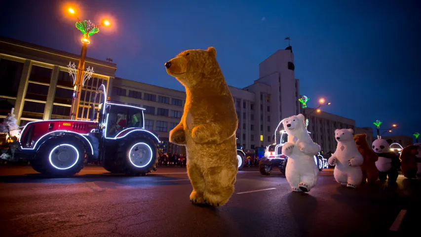 Шэсце Дзядоў Марозаў у Мінску ператварылася ў шоў трактароў