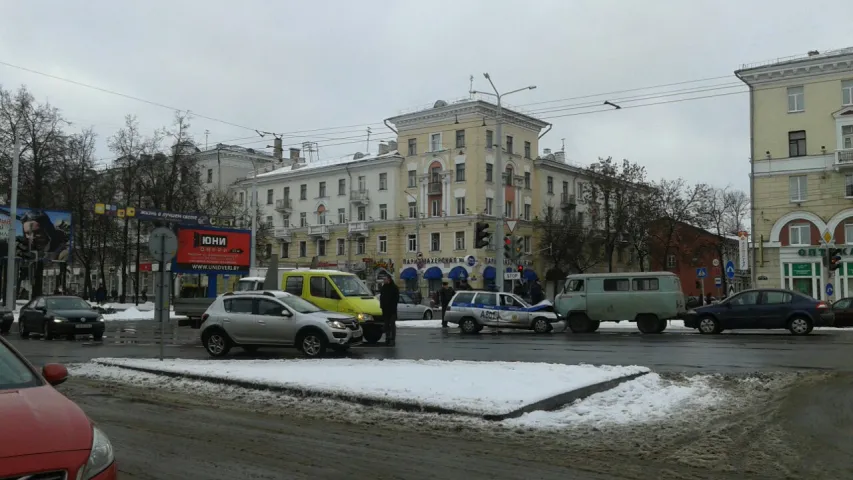 У ДТЗ у Віцебску трапілі 5 машын, у тым ліку Дэпартамента аховы і меддапамогі