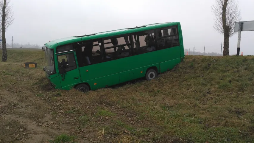 З’явіліся фотаздымкі з месца ДТЗ, у якое трапіў аўтобус з афіцэрамі 