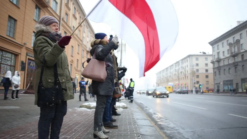 "Жывы ланцуг" у Мінску прастаяў паўгадзіны, яго хапіла на два кварталы